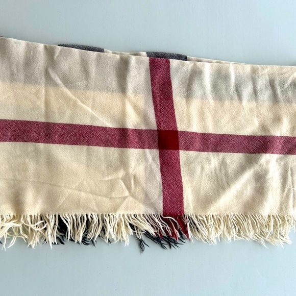 Burberry Wide Check cashmere Scarf - Picture 3 of 3